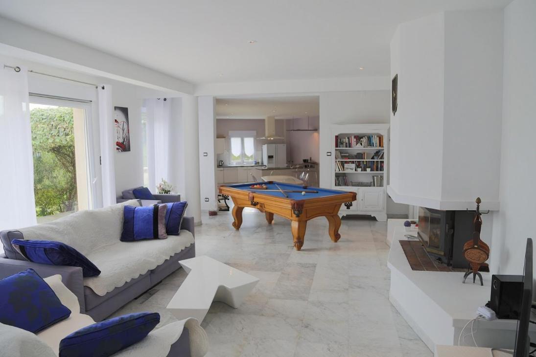 Elegante villa de 180m3 avec la superbe vue Connaux Extérieur photo